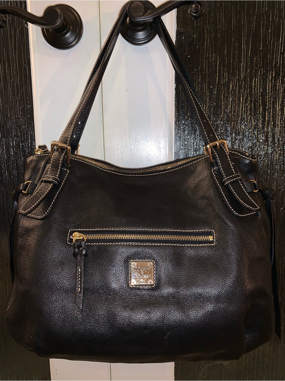 Dooney & Bourke Large Nina shoulder bag with gold-tone hardware EXCELLENT